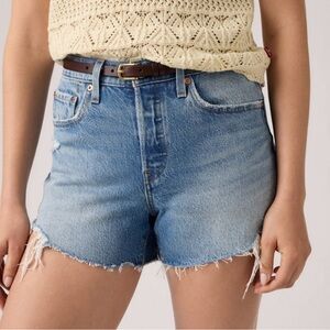 NWT Levi’s Women’s 501 Curve Shorts- Signs of Success 27